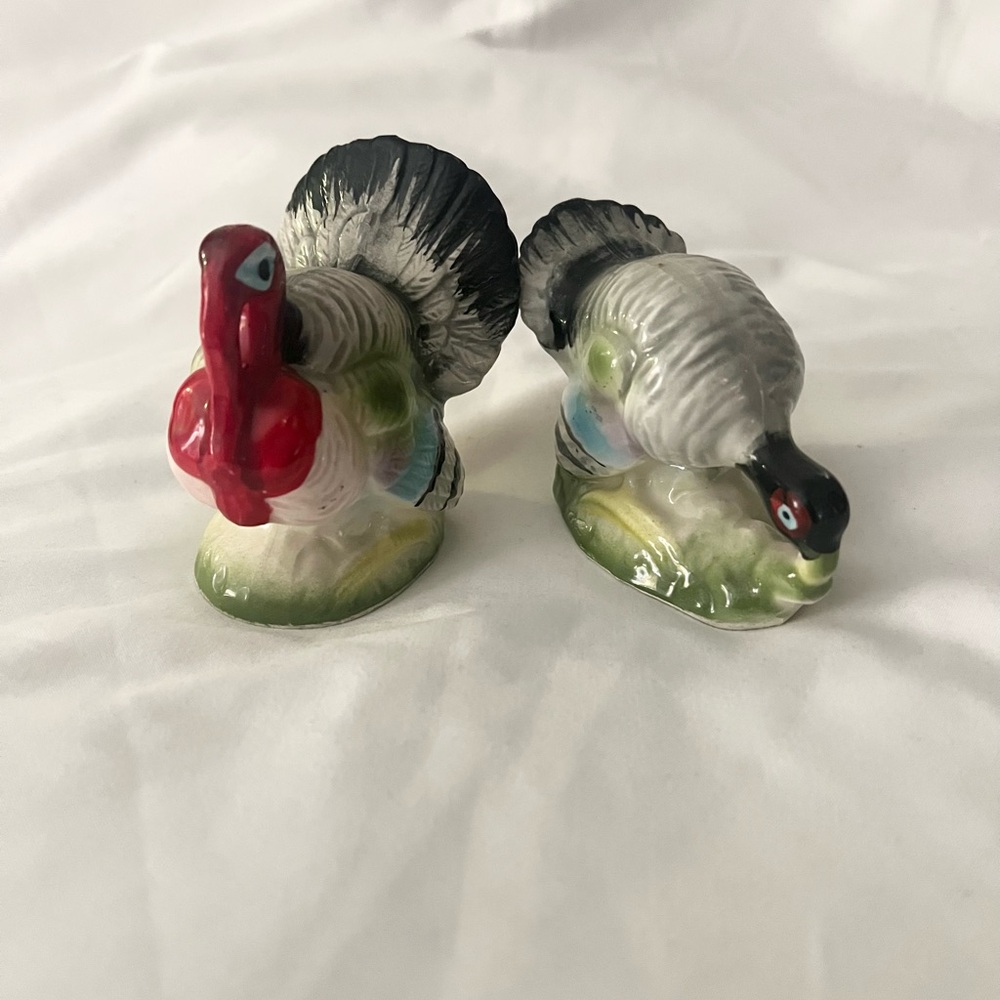 2 Vintage Thanksgiving Turkey Salt & Pepper Shakers w/Stoppers Made in Japan